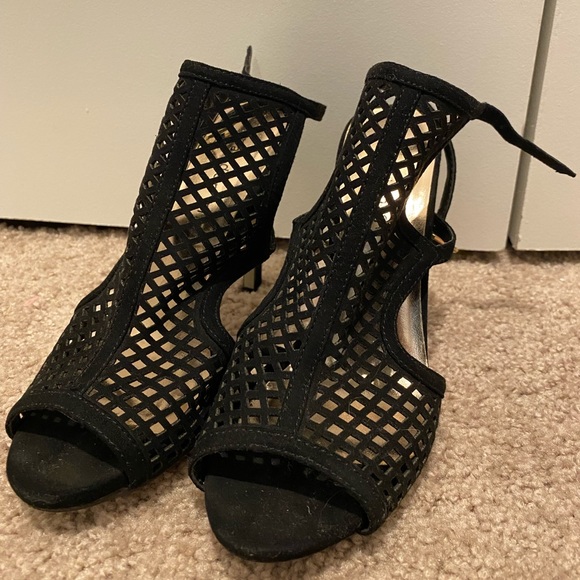 Size 6.5, Black Heel - Picture 2 of 3